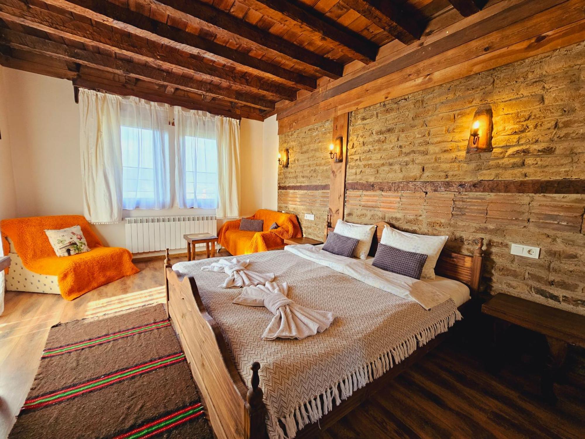Панорама Хаус Лещен И Еко Къщи Дървена И Землянка Buitenkant foto