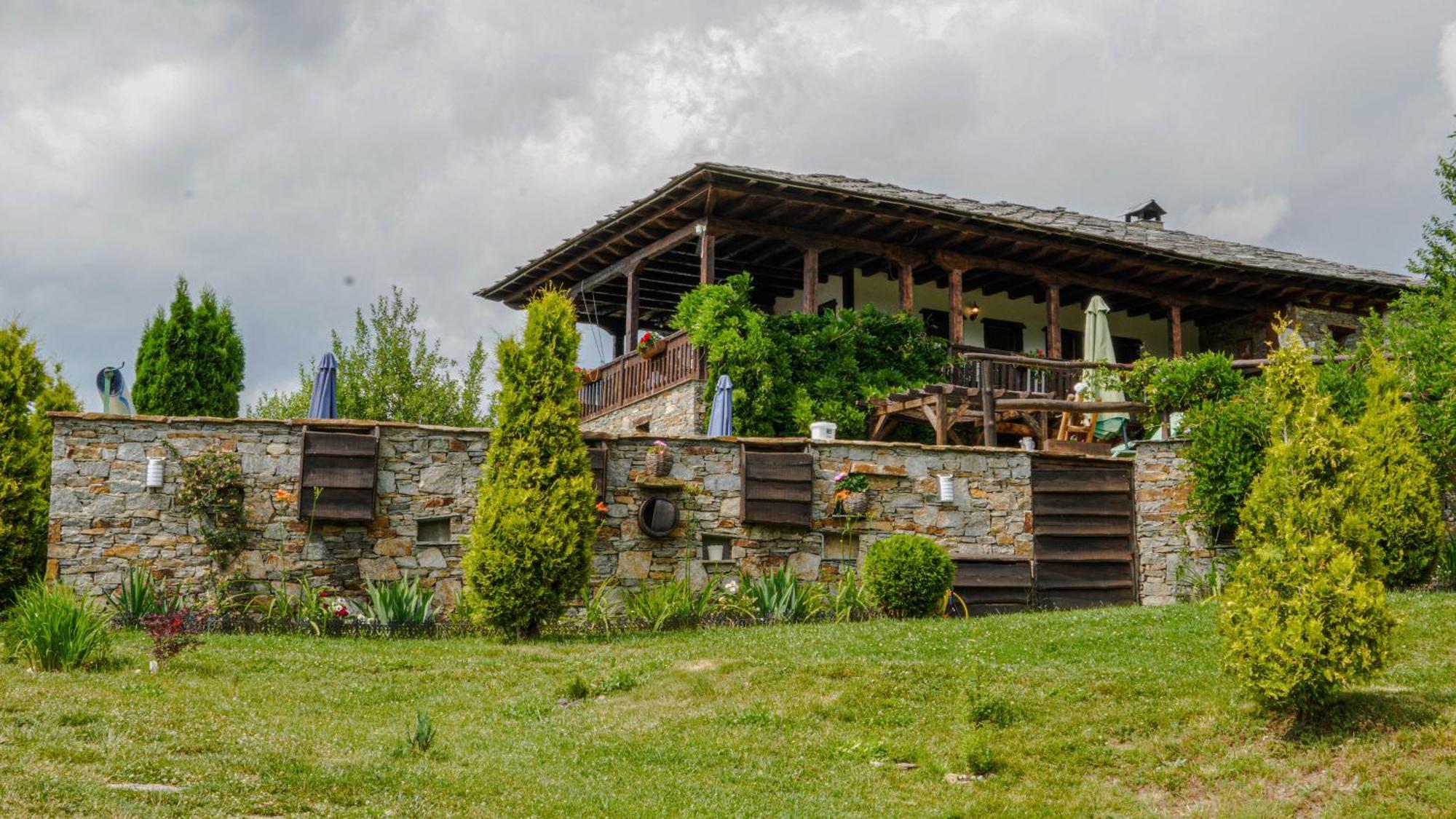 Панорама Хаус Лещен И Еко Къщи Дървена И Землянка Buitenkant foto