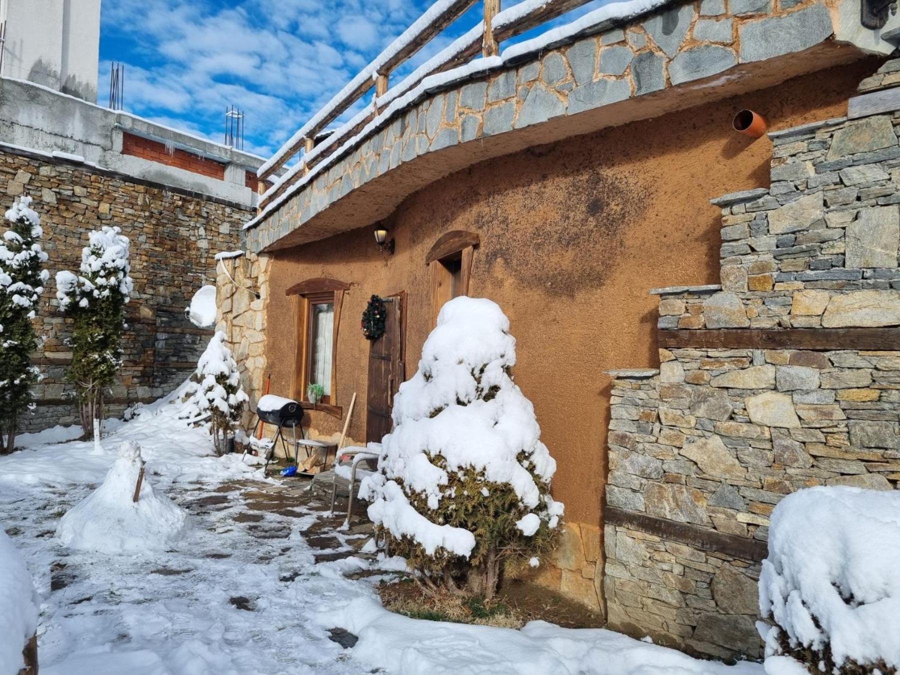 Панорама Хаус Лещен И Еко Къщи Дървена И Землянка Buitenkant foto
