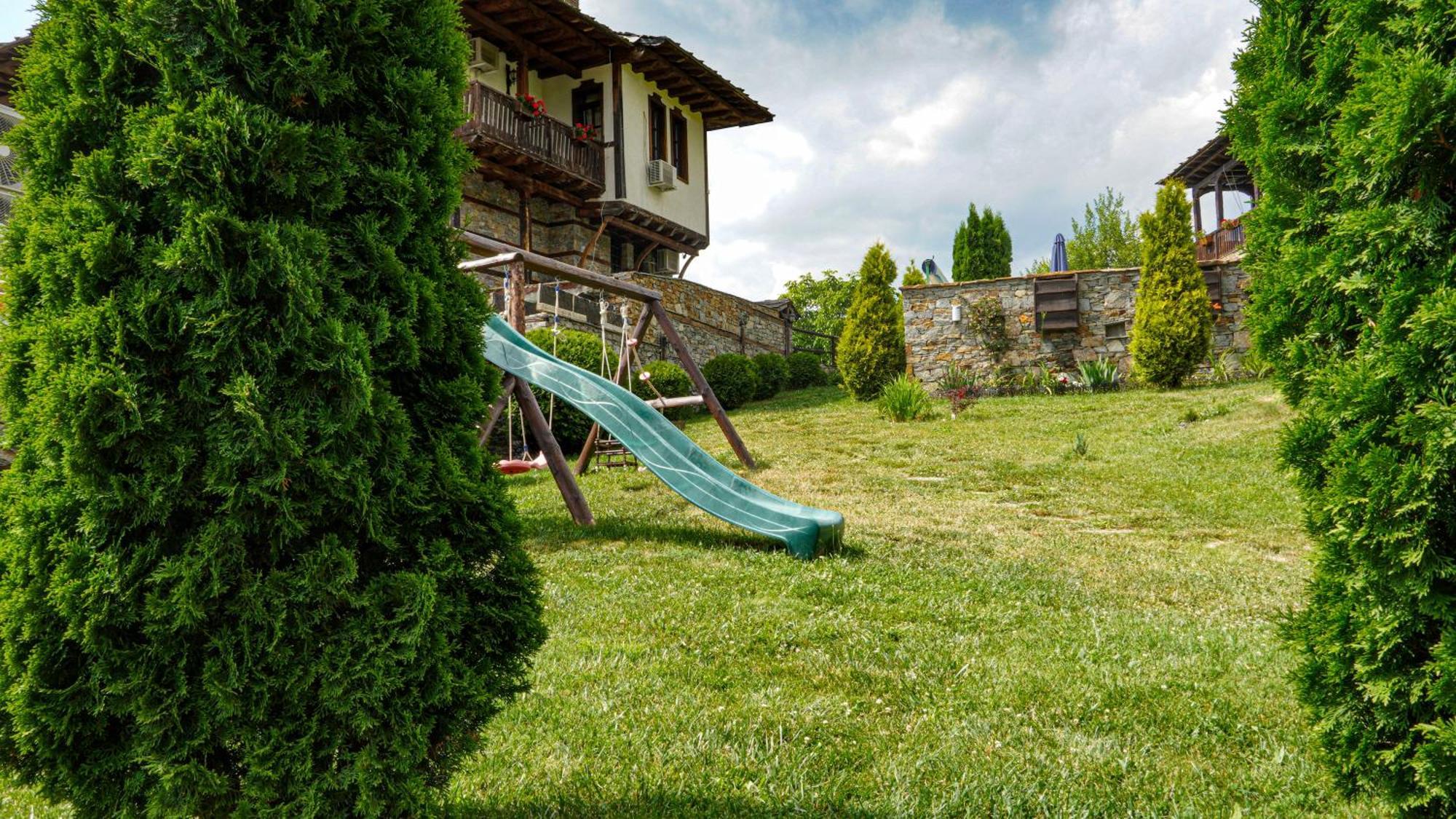 Панорама Хаус Лещен И Еко Къщи Дървена И Землянка Buitenkant foto