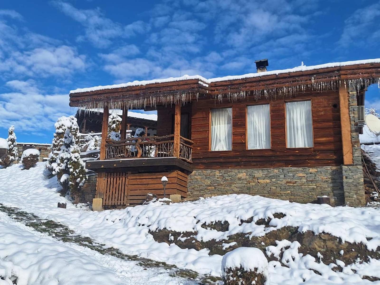 Панорама Хаус Лещен И Еко Къщи Дървена И Землянка Buitenkant foto